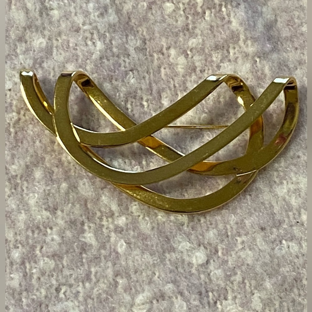 GOLD Toned Metal Brooch